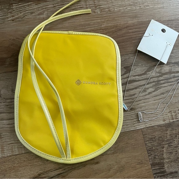 Kendra Scott travel jewelry case plus 2 necklaces - Picture 7 of 7
